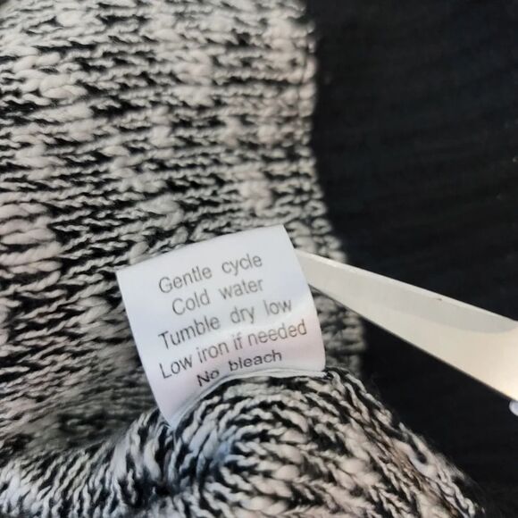 Akira Chicago Black Label Sequined Raglan Sleeve Sweater in Black Size Small - Picture 7 of 8